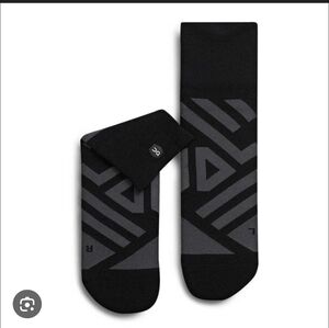 On Running Men's Athletic Quarter Crew Socks